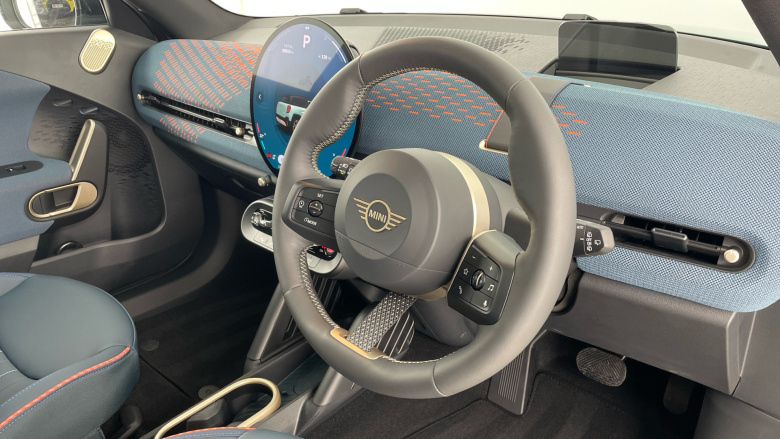 MINI Aceman 135kW E Classic 43kWh 5dr Auto Electric Hatchback